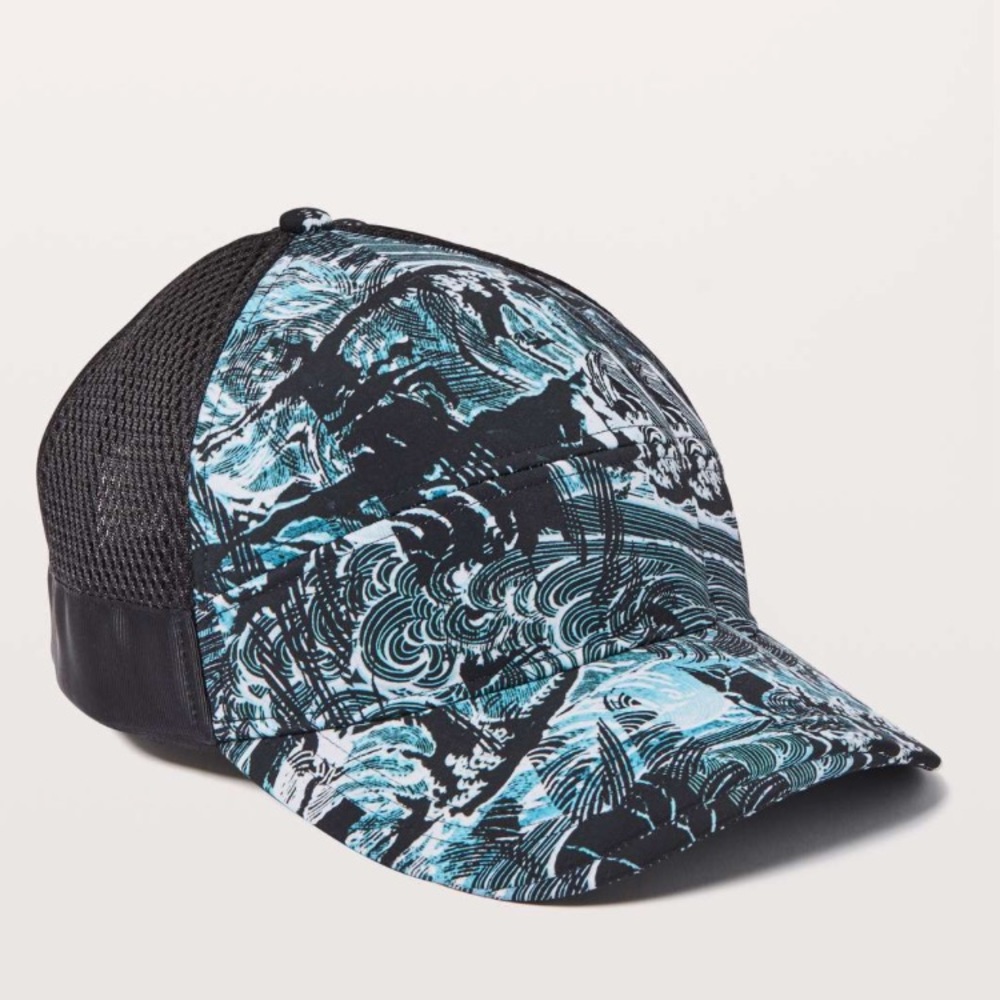 Lululemon Dash and Splash Cap Eternal Wave Black